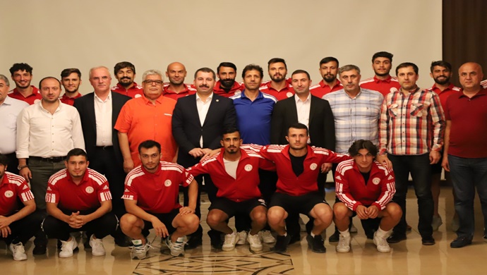 BAŞKAN BAYDİLLİ”DEN KARAKÖPRÜ BELEDİYESPOR’A DESTEK