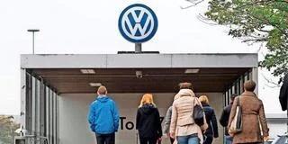 Almanya’nın otomotiv devi Volkswagen’in 30 bin çalışanının işine son vermeyi planladığı ileri sürüldü