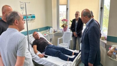 Cumhurbaşkanı Ersin Tatar, dün uğradığı saldırıda bıçaklanan Gazimağusa Devlet Hastanesi Başhekim Yardımcısı Üroloji Uzmanı Dr. Sadrettin Tuğcu’yu ziyaret etti.
