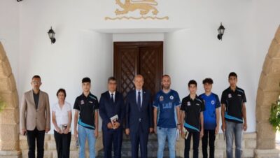 Cumhurbaşkanı Ersin Tatar, LAÜ Masa Tenisi takımı ve antrenörlerini kabul etti