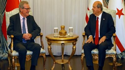 Cumhurbaşkanı Ersin Tatar, BM Genel Sekreteri Kıbrıs eski Özel Danışmanı Alexander Downer’i kabul etti