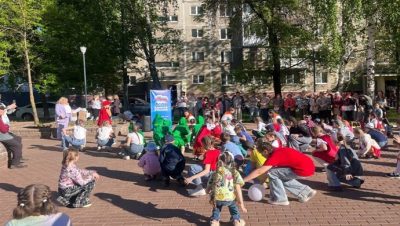 “Birleşik Rusya” Komşular Günü’nde ülke genelinde şenlik etkinlikleri düzenledi