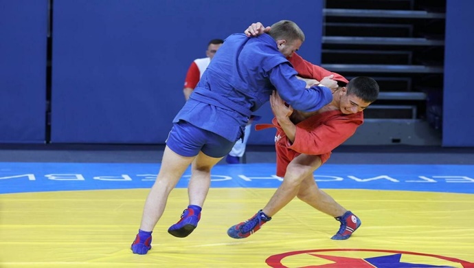 Kuzbass’ta Birleşik Rusya’nın desteğiyle erkekler ve kızlar arasında Rusya Sambo Şampiyonası başladı